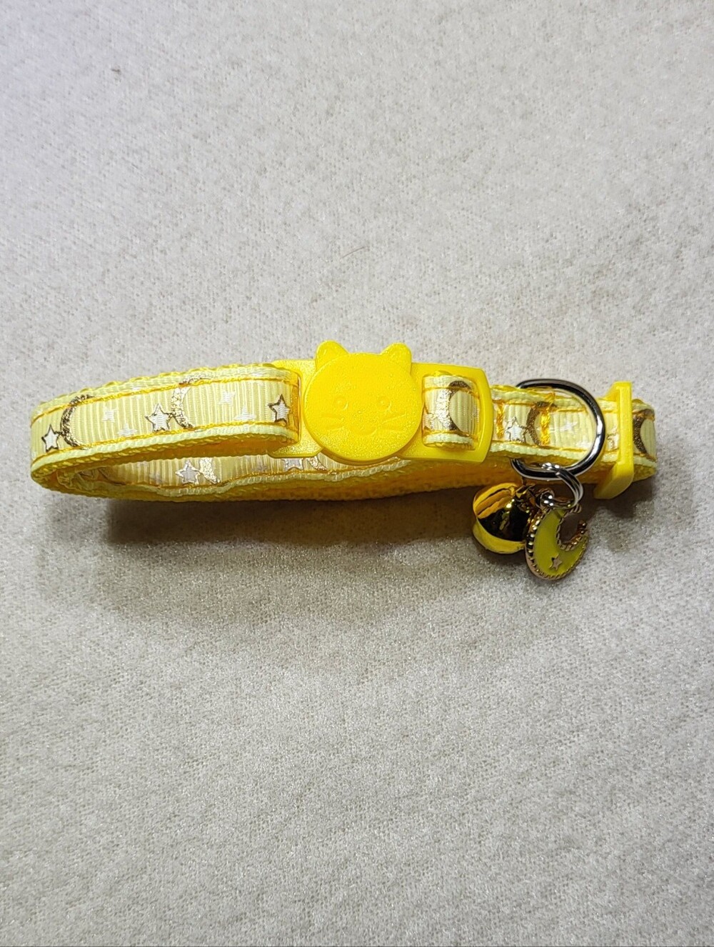 Yellow NWOT Breakaway Adult Cat Collar with Bell & Charm- 8in-12in - Picture 2 of 4
